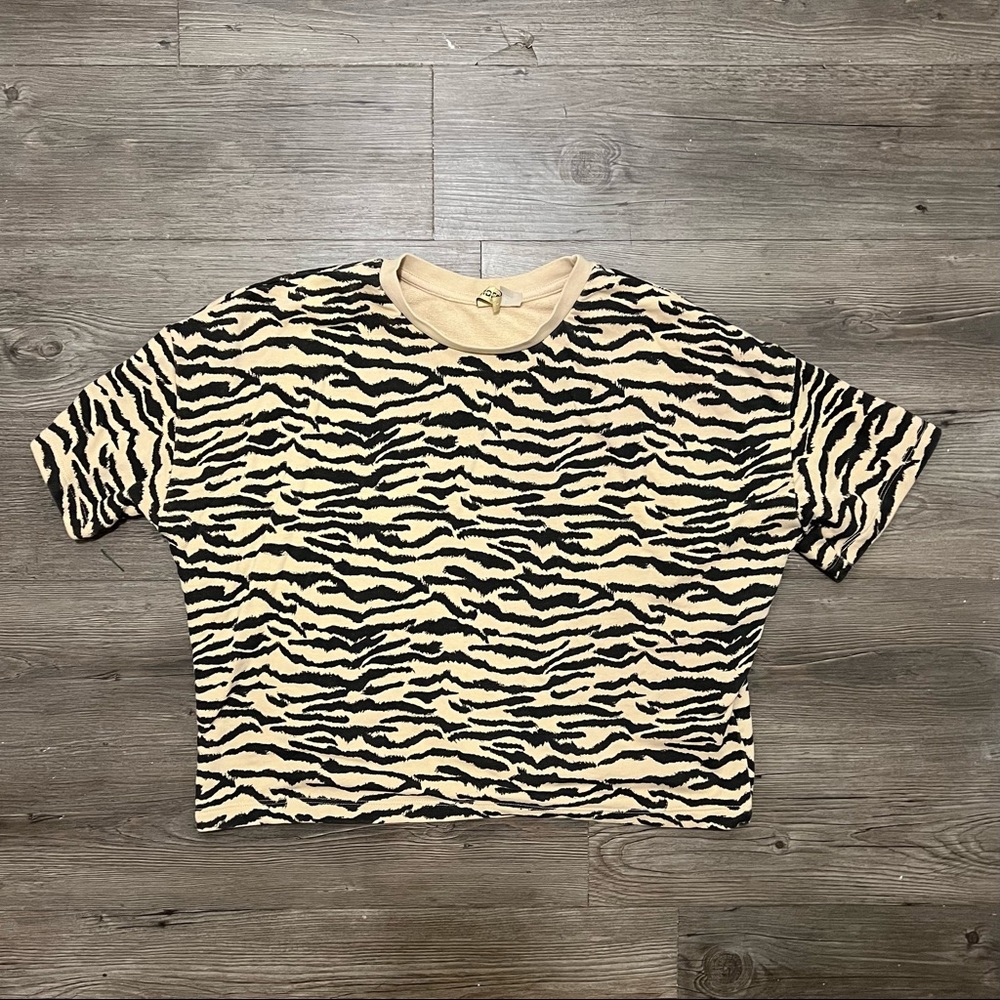 Zebra stripe short sleeve top